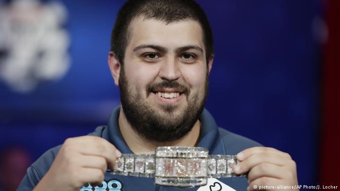 Il mea culpa del campione WSOP Scott Blumstein: “Dopo la vittoria da 200.000 dollari del Borgata Open ho gestito male il denaro, ho preso cattive decisioni...”