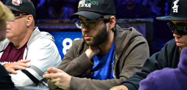 Romanticismo alle WSOP: Caio Toledo viene eliminato dal Monster Stack, si alza dal tavolo e chiede alla fidanzata in tribuna di sposarlo!