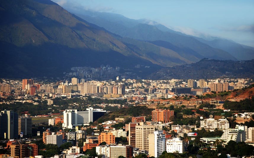 Victor Castellanos ha deciso di non lasciare la pericolosa Caracas: “Lo stipendio medio è di 12 dollari, giocando a poker guadagno più di medici, insegnanti e ingegneri... che tristezza!”