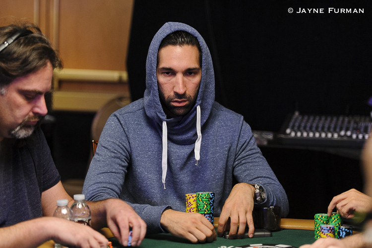 Il pro live Johnnie Moreno ha foldato K-K preflop al Bicycle Casino di Los Angeles: “Mi ha convinto la sceneggiata del mio avversario, quelli suoi erano solo fake tell...”